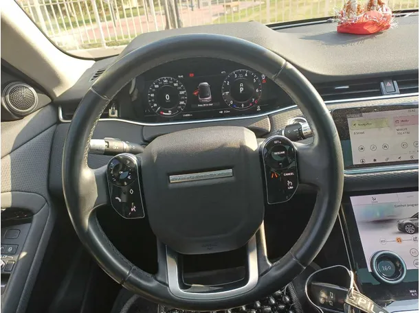 Car image 17