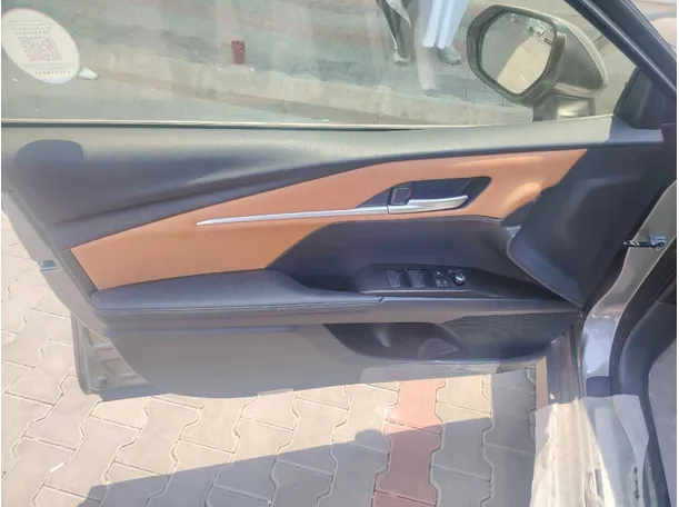 Car image 11
