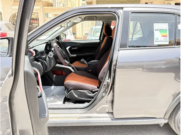 Car image 11