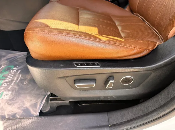 Car image 27