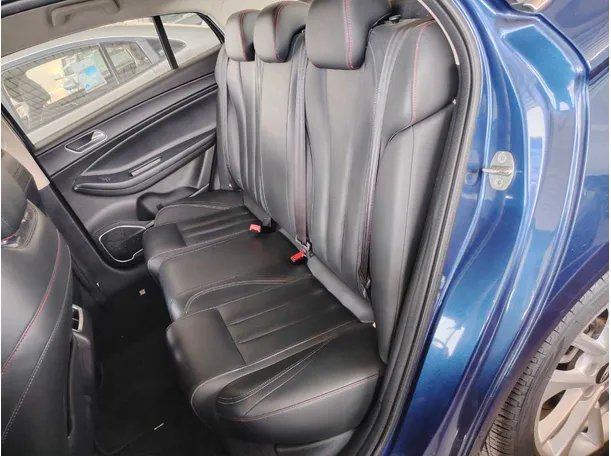 Car image 18