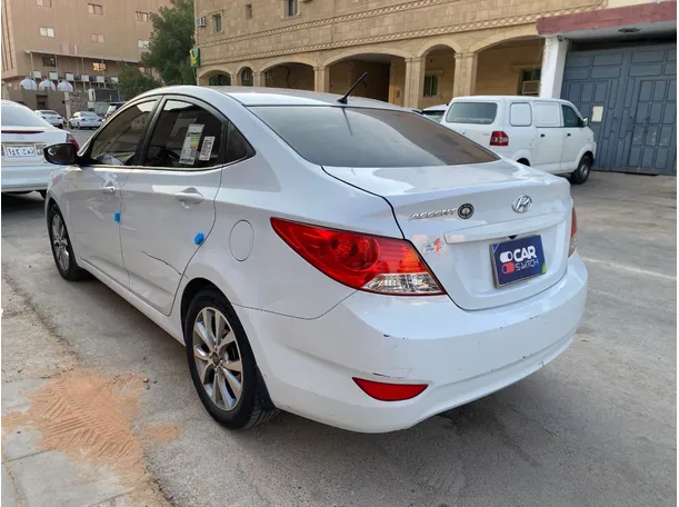 Car image 7