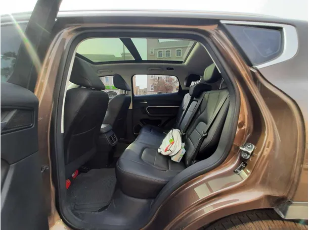 Car image 13