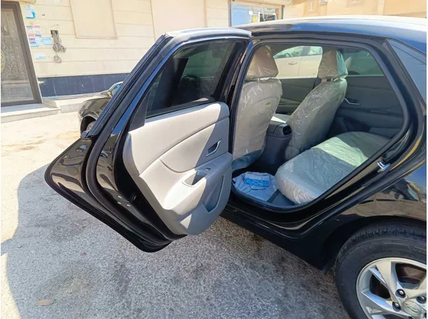Car image 15