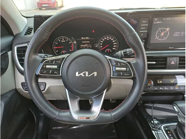 Car image 18