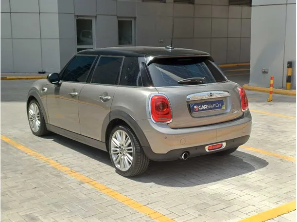 Car image 7