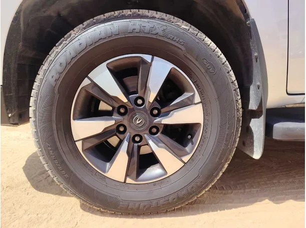 Car image 10