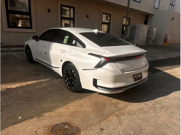 Car image 7
