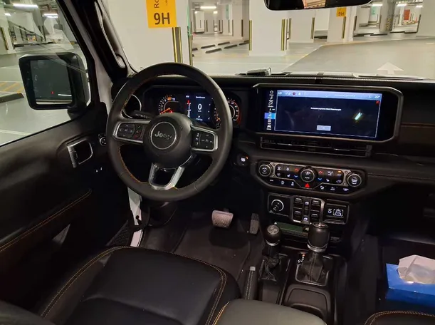 Car image 17