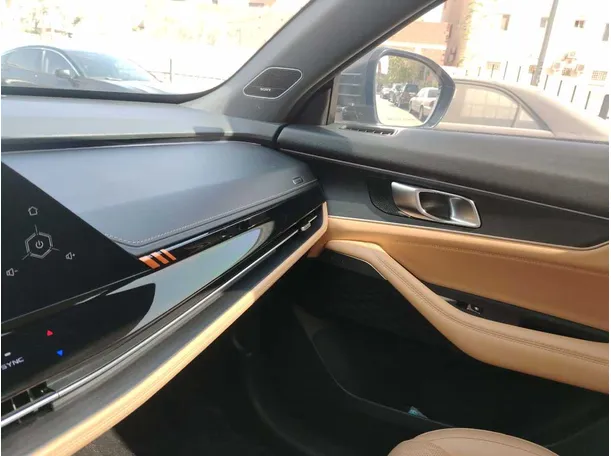 Car image 34