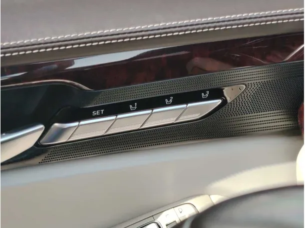 Car image 36
