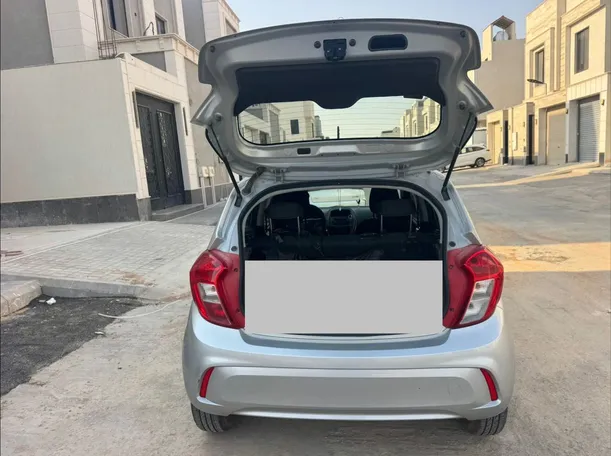 Car image 19