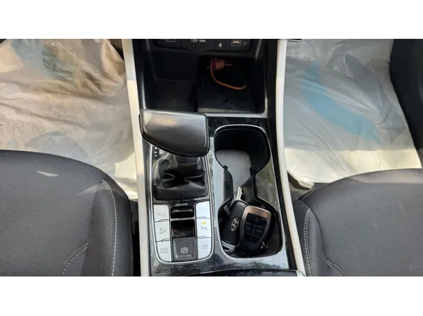 Car image 18