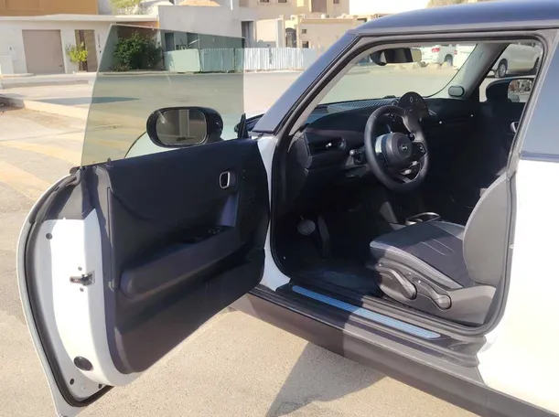 Car image 12