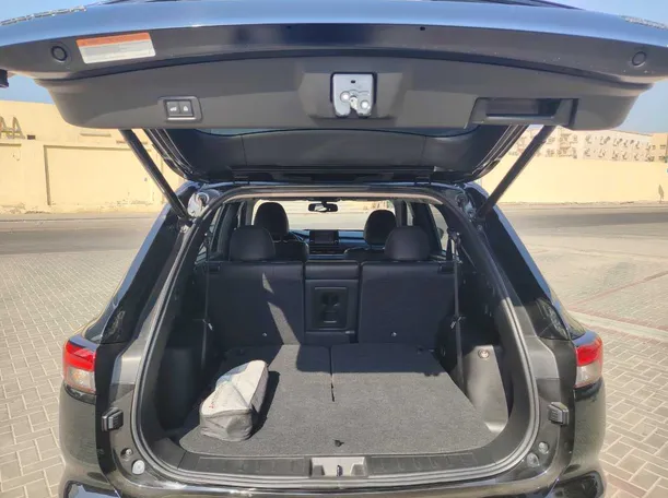 Car image 27