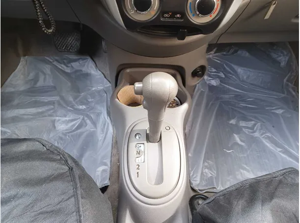Car image 13