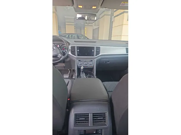 Car image 26