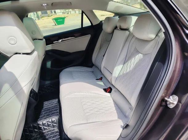 Car image 17