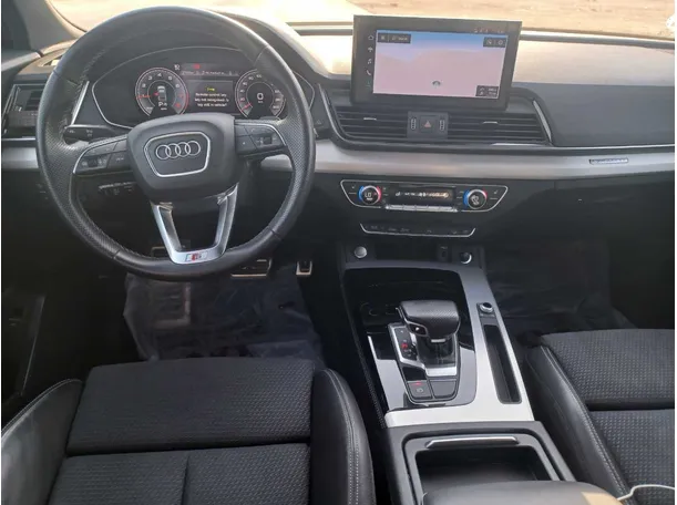 Car image 16