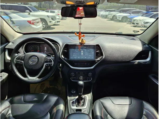 Car image 15