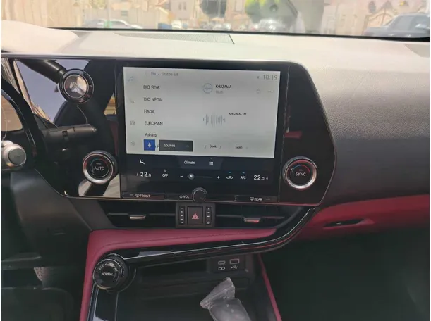 Car image 25