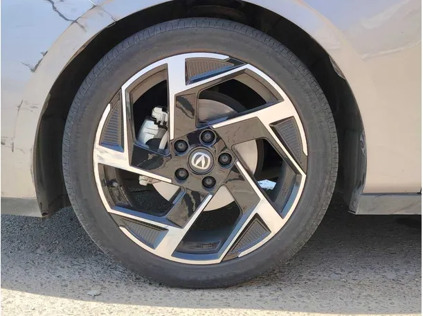 Car image 10