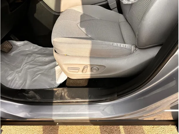 Car image 24