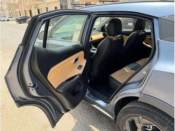 Car image 15
