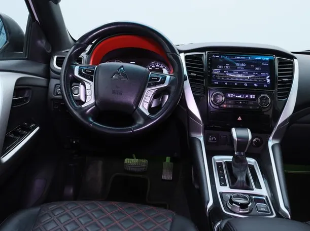 Car image 15