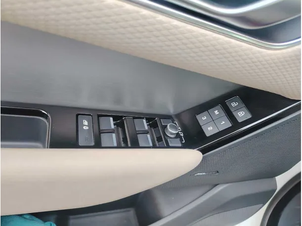 Car image 42