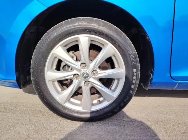 Car image 10