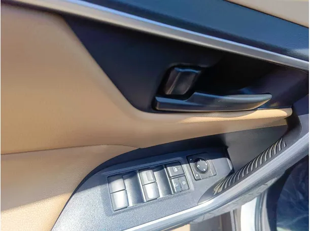 Car image 27