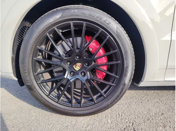Car image 10