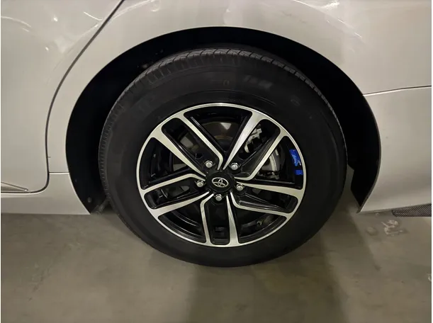 Car image 10