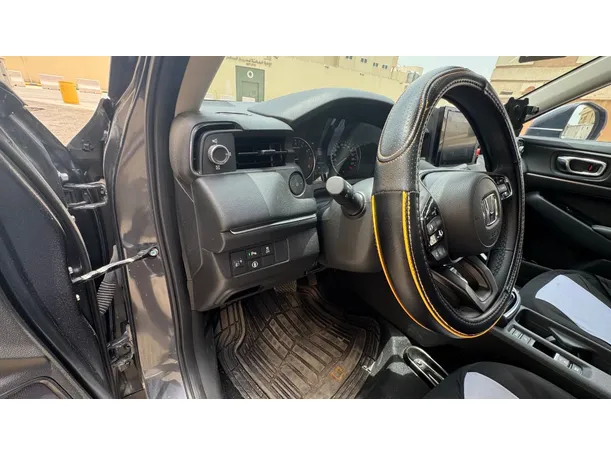 Car image 10