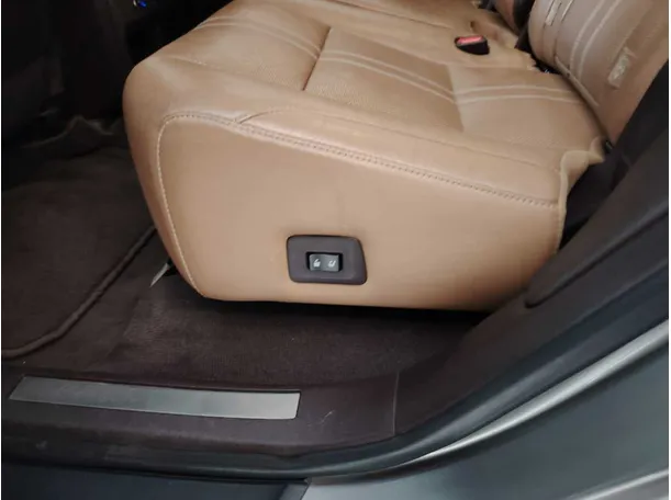 Car image 39