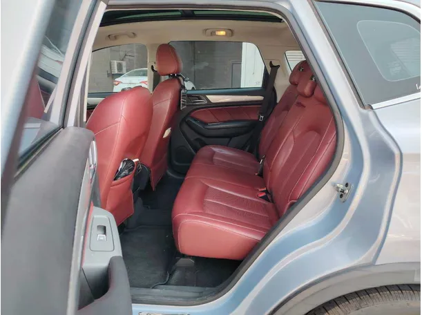 Car image 15