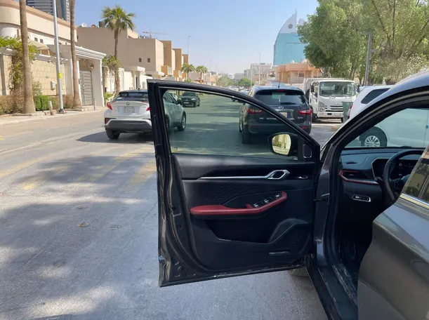 Car image 10