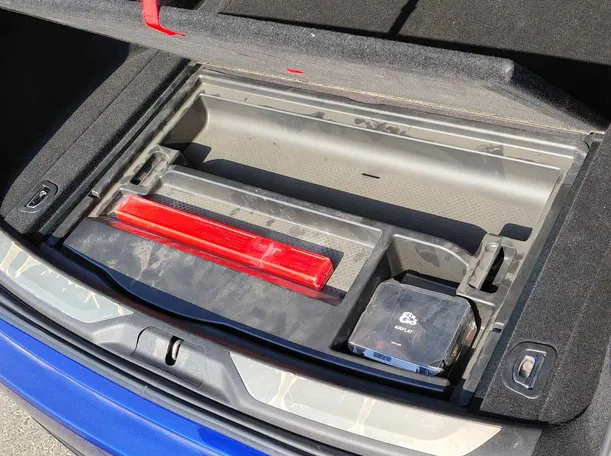 Car image 36