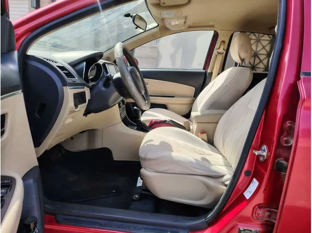 Car image 12