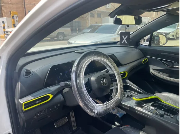 Car image 11