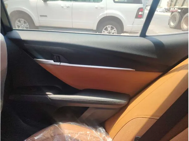 Car image 40