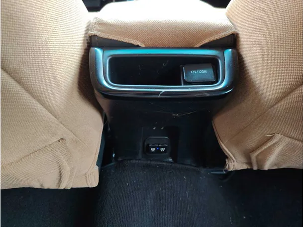 Car image 26
