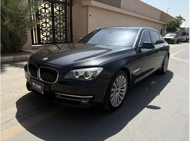 2014 بي ام دبليو 730 في الرياض