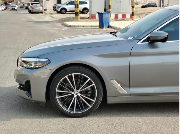 Car image 9