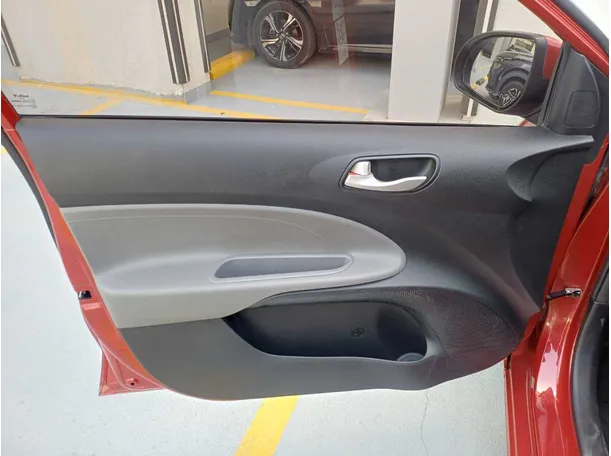 Car image 10