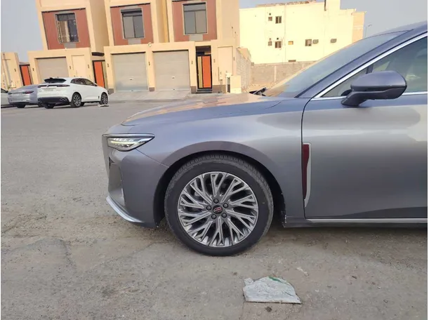 Car image 9