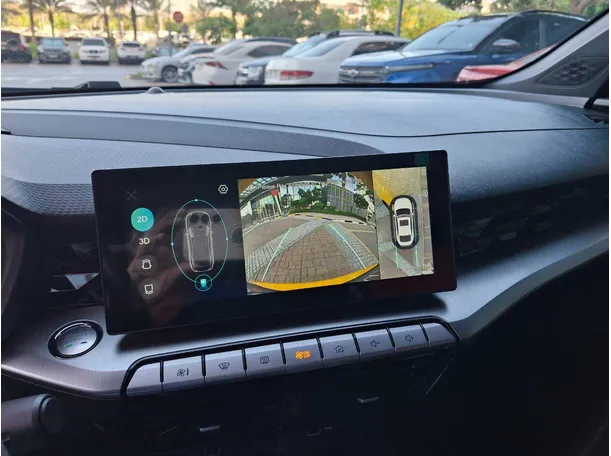 Car image 17
