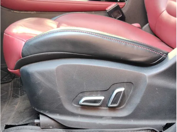 Car image 32