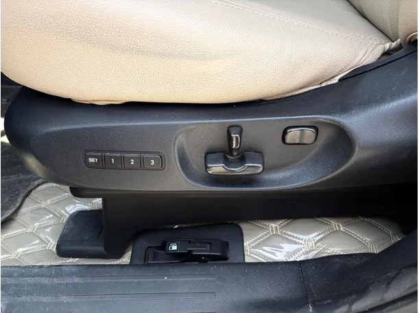 Car image 28